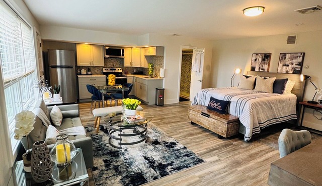 Charming 1-bedroom Studio apartment in Danbury with Terrace