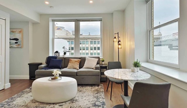 Charming 1 BR Apts - 1.25 Miles to TIAA Bnk Fld!