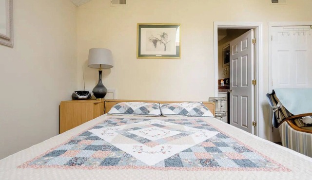 Charming 1-bed/bath in a house Near PATCO TRAIN station ASHLAND, Cherry Hill, NJ