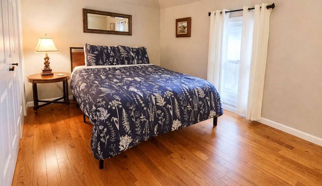 Charming 1920 Historic Home near Huntley Square with Arcade Games!