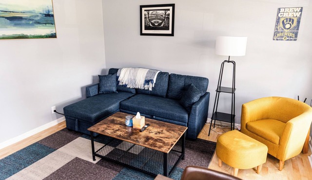 Charming 2-bedroom house with everything you need in the heart of West Allis