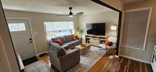 Charming 2 bedroom house in serene St Louis