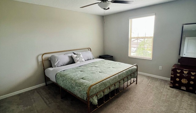 Charming 2-bedroom Suite in Pleasant Spring Hill with WiFi, AC