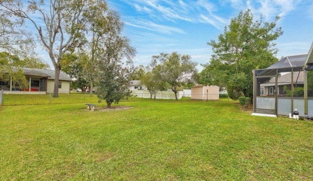 Charming 2-bedroom house with WiFi, AC and pool in welcoming Spring Hill