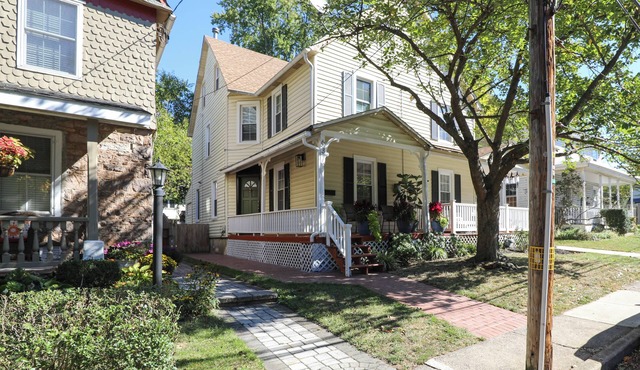 Charming 3 bedroom home located in the center of Doylestown Borough