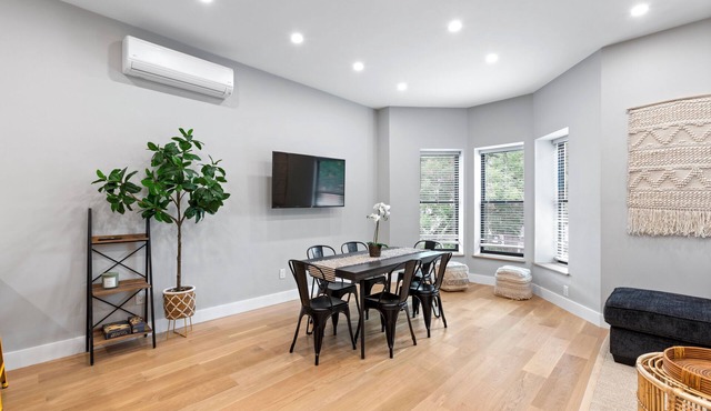 Charming 3-bedroom house with WiFi and AC in delightful Brooklyn