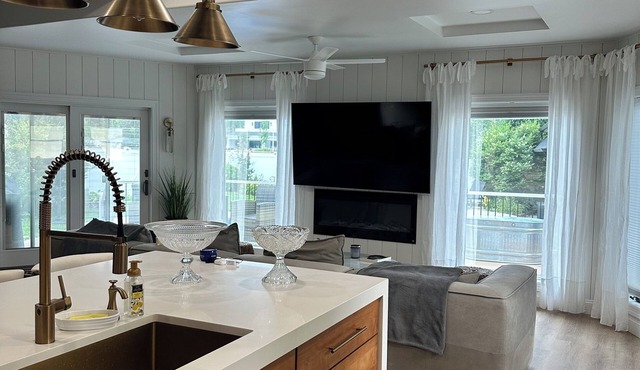 Charming 4-bdrs retreat with pool house in lovely Spring lake near the beach