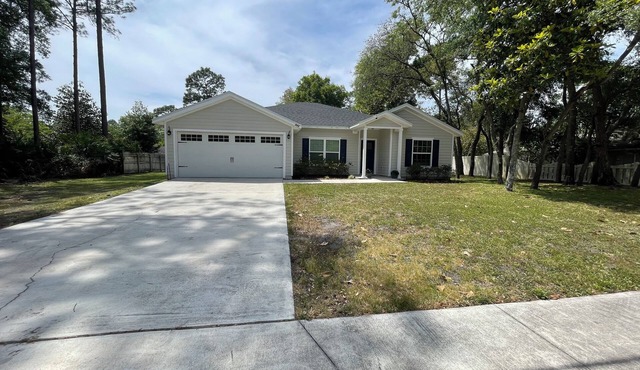 Charming 4-bedroom house with WiFi, AC in delightful Fruit Cove