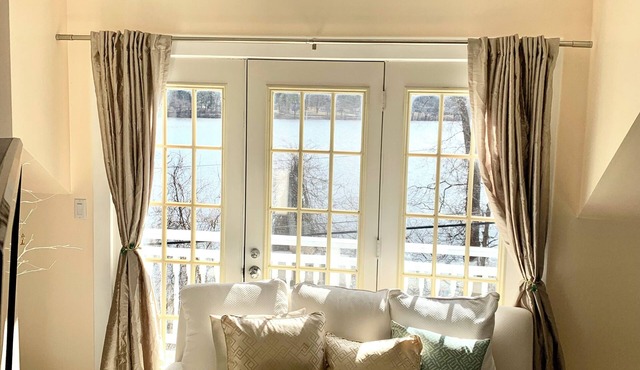 Charming Grand View/Lake Loft in Brewster with WiFi, AC
