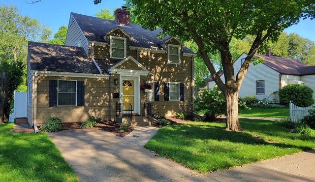 Charming home, quiet neighborhood < 2mi to Shattuck, game room, deck