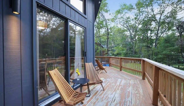 Charming Poconos Retreat | Minutes to Jim Thorpe