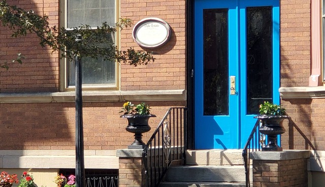 Charming Riverview 2 bedroom Apartment