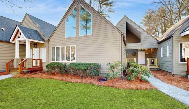 Charming Sapphire, NC Condo: Cozy, Dog-Friendly, Pool, Golf Course, & More