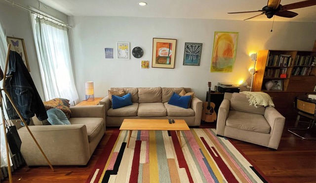Charming South Philly House with yard, BBQ, art studio <3