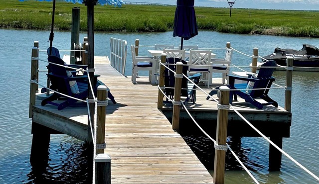 Charming StoneHarbor WATERFRONT back-bay cottage minutes to beautiful SH beaches