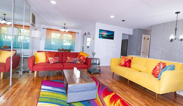 Cheerful & Beautiful 3-Bedroom Ranch with parking in Baldwin, NY