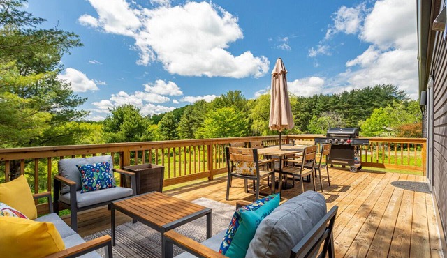 Chic Home w/Fireplace & Beautiful Sunsets