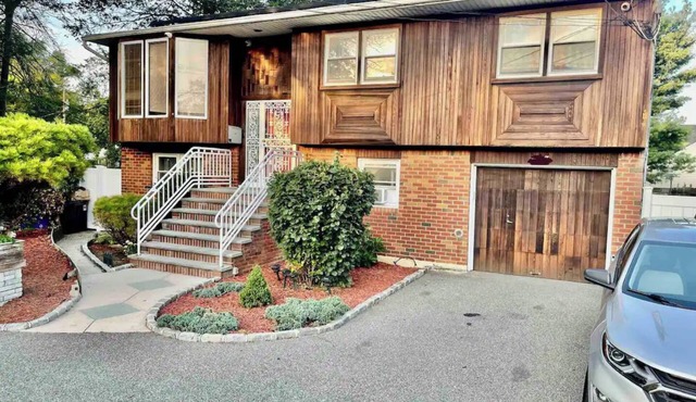 Comfort Haven/King-Sized Bed/Near Nautical Mile- 20 minutes from JFK