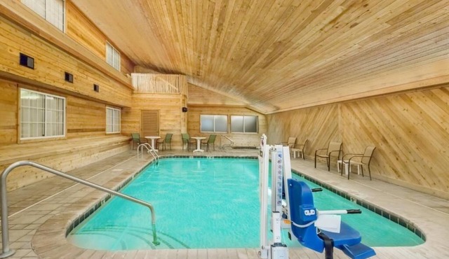 Convenient Room w/Free Breakfast, Ideal for Business Travelers just off Hwy 6