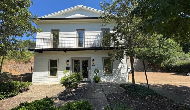 Convenient & Secluded South Lamar Condo: 3BR Sanctuary in Oxford, MS