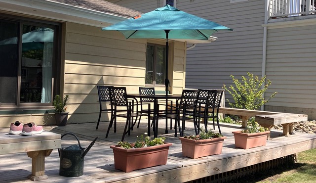 Cool Beach House - new & improved - 3bd-2 ba