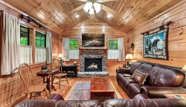 Copper Ridge Log Cabin RV/Boat/Trailer parking