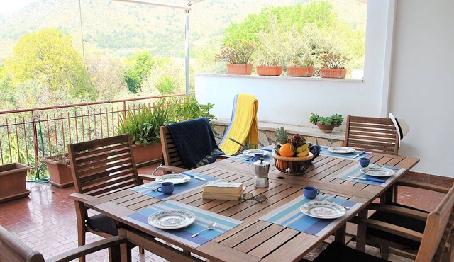 Cosy apartment for 7 people with WIFI, A/C, TV, balcony and pets allowed
