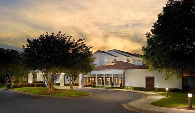 Courtyard by Marriott Atlanta Executive Park/Emory