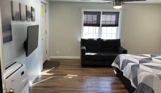 Cozy 1-bedroom studio in peaceful Saint Ann with AC