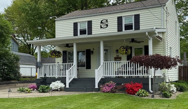 Cozy and completely updated The Farmhouse at Lanterman's Village