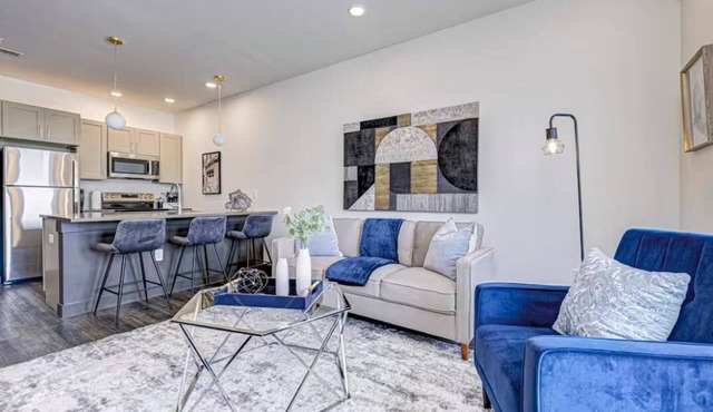 Cozy and unique 1/bed/bath King size bed.
