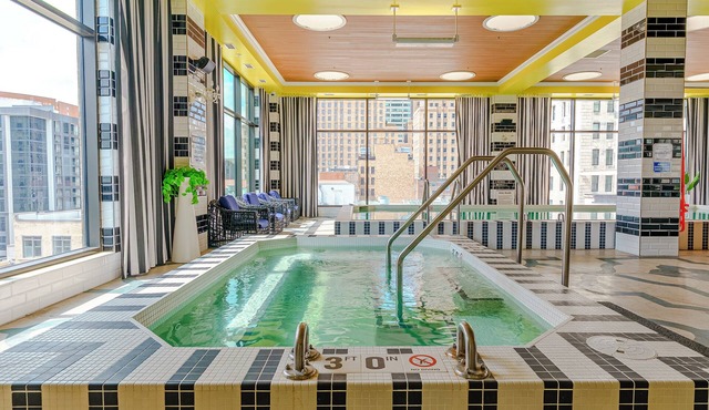Cozy apartment in Charming Cincinnati with fitness room, WiFi, AC