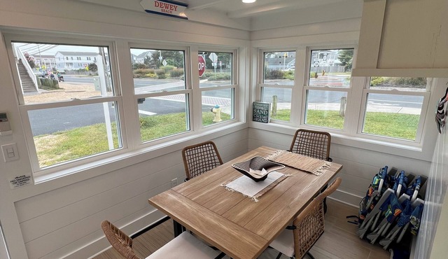 Cozy Beach Block Condo - Summer weekly