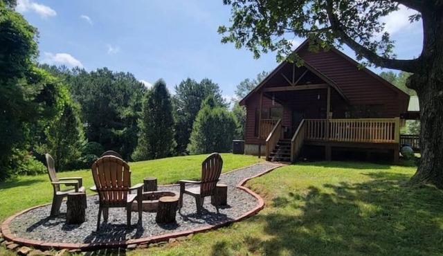 Cozy Cabin at Copperhill, Tn. Fire Pit, Hot Tub, Nature Trails.WOW