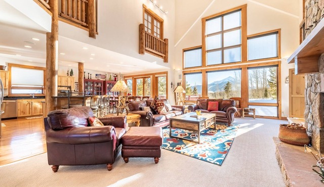 Cozy Home with Gorgeous Mountain Views in Wildernest neighborhood!