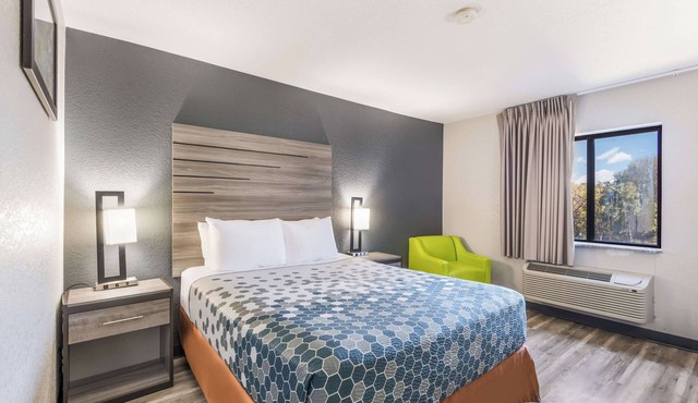 Cozy Room with Easy Access to Downtown | Free Onsite Parking