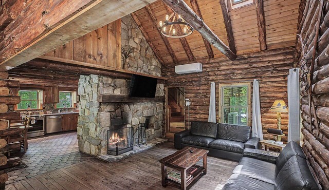 Creekfront Rustic Log Cabin