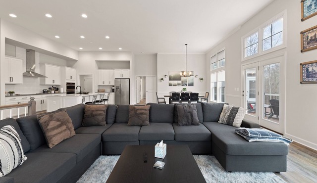Creekside Haven at Lake Anna Dock, Fire Pit & Game Room