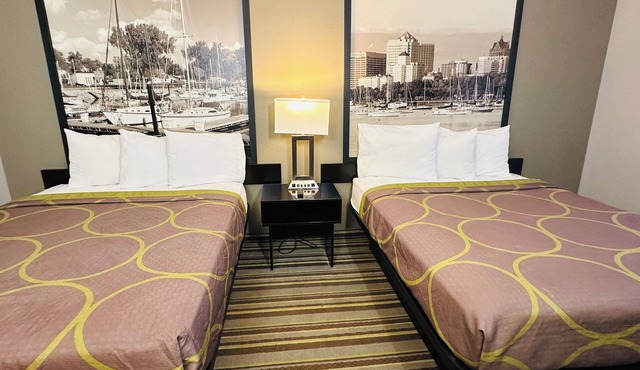Delavan Inn and Suites