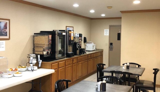 Denison Inn & Suites