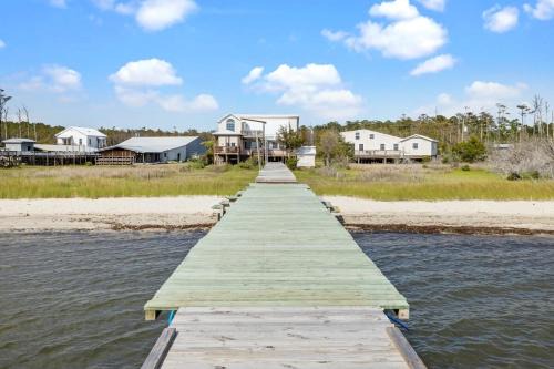 Dock Waterfront Beach Gameroom kayaks 20 PPL
