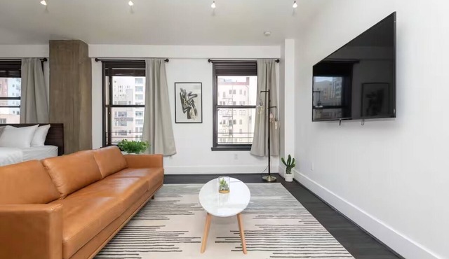 Double King Studio 800sqft