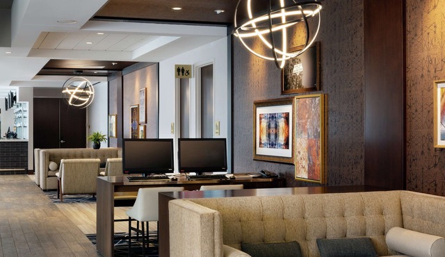 DoubleTree by Hilton Jamestown