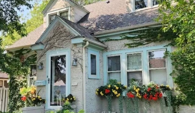 Downtown Boho Home w/Office, Yoga Studio,King Bed