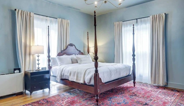 Downtown Boutique Hotel King Suite with Pool