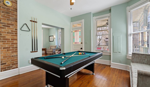 Downtown House w/Parking! On Spring St, Sleeps 8!