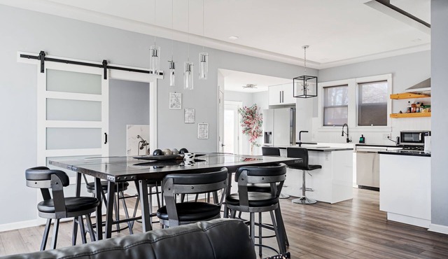 Downtown Indy Retreat: Hot Tub, Arcade, Sleeps 16