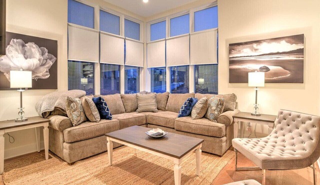 Downtown Townhome with Private Elevator