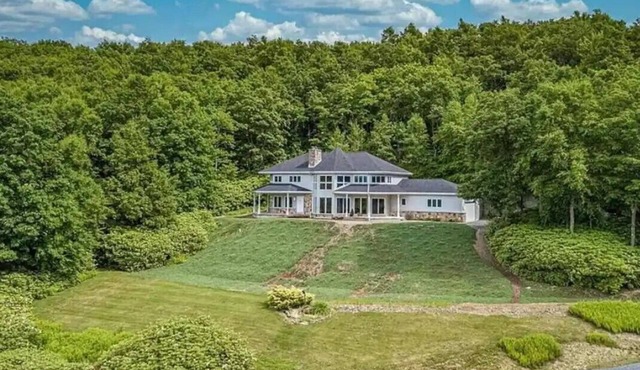 Endless Lake Views, Amazing Sunsets overlooking a state park!