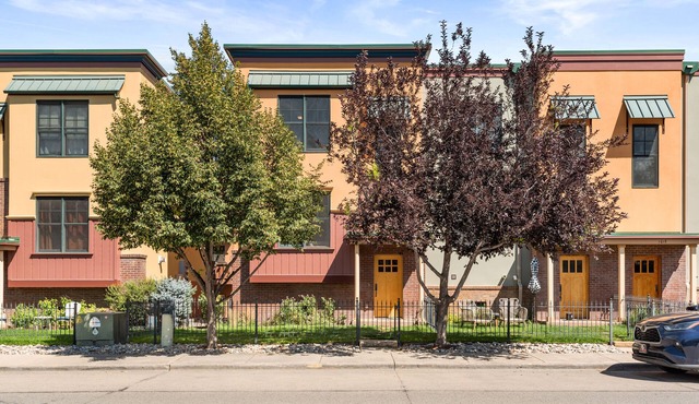 Excellent Location- Downtown Carbondale on Main St.!